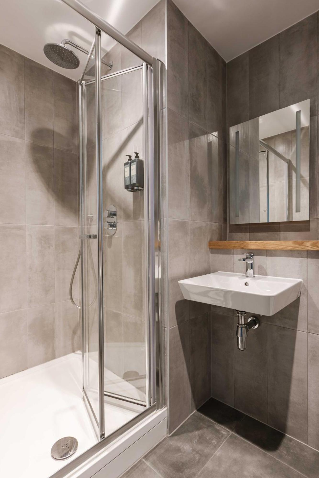 Haslem Hotel Лисбърн Екстериор снимка